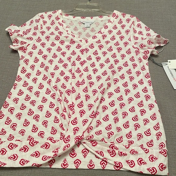 NWT $32 Liz Claiborne Red & White Pattern Pullover Top with Twist Front Small - Picture 10 of 11